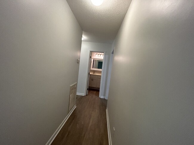Building Photo - Home For Rent