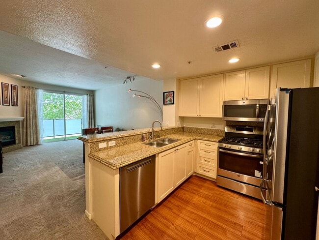 Building Photo - Enjoy the Best of Pasadena from This Beautifully Maintained Condo