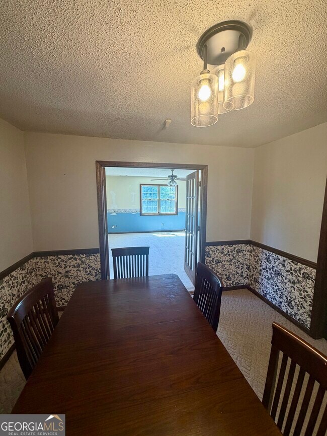 Building Photo - 131 Foxwood Cir