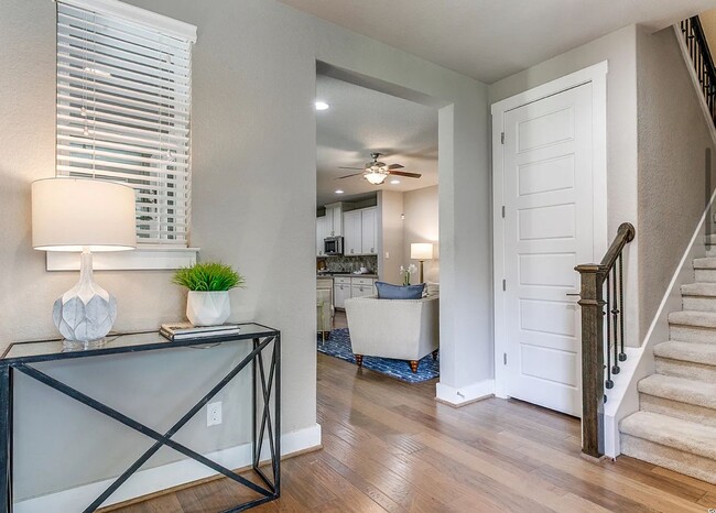 Building Photo - Townhome For Rent Half off deposit for OCT...