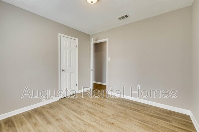 Building Photo - 3606 Cameron Dr