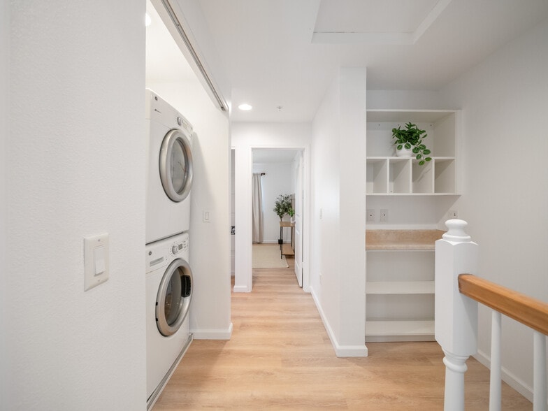 Building Photo - 1020 Kakala St