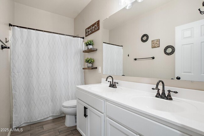 Building Photo - 242 Pacific Dr