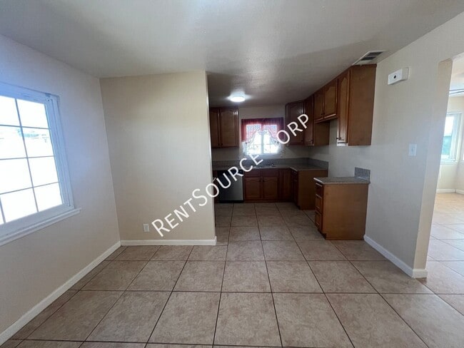 Building Photo - 1200 Kelly Dr