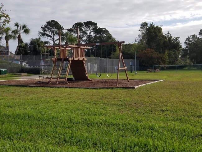 Building Photo - 695-A1A A1A N