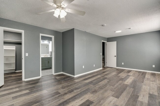 Building Photo - 4106 Mason Dr