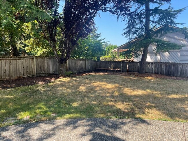 Building Photo - Charming 3bd split level