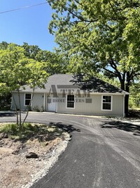 Building Photo - Fully Remodeled 3 Bedroom 2 Bathroom