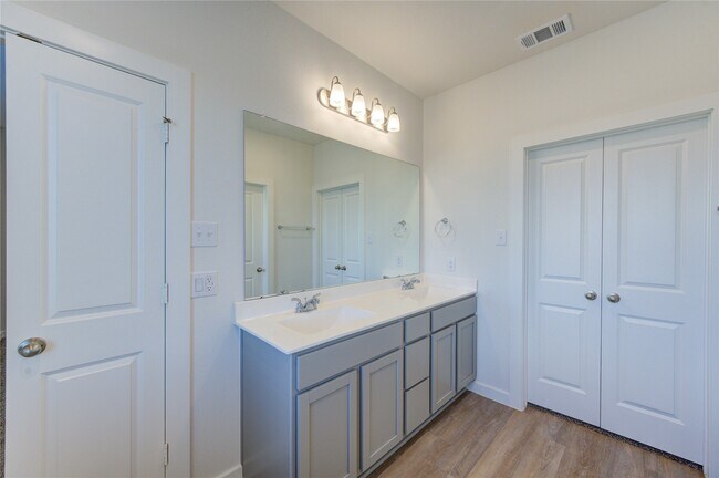 Building Photo - 31918 Holland Arbor Trl