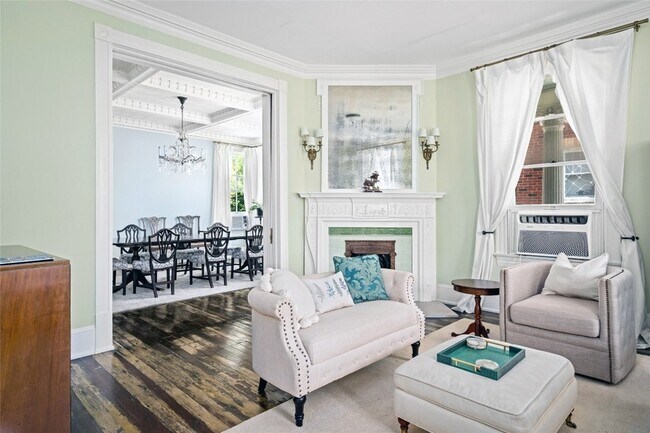 Building Photo - 1112 Broadway Avenue J