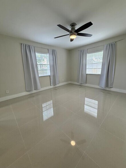 Building Photo - 3307 NW 108th Dr