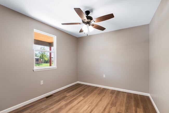 Building Photo - 1147 Inverness Dr