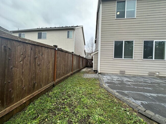 Building Photo - Listed For Rent