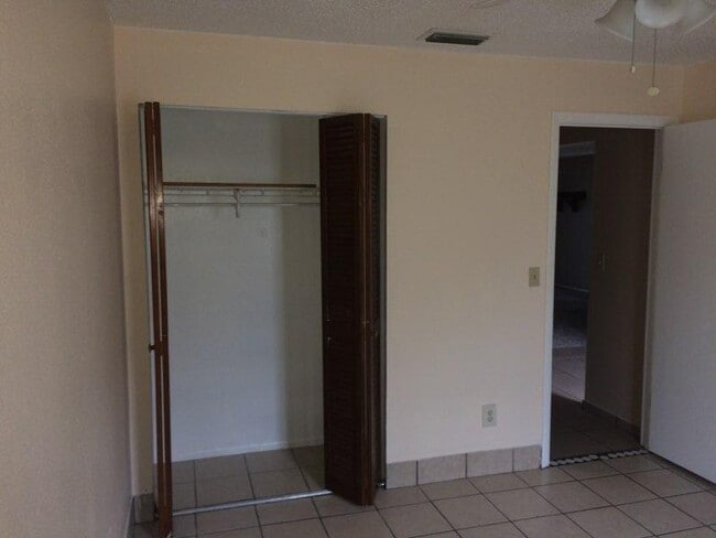 Building Photo - Two Bedroom Two Bath Duplex!