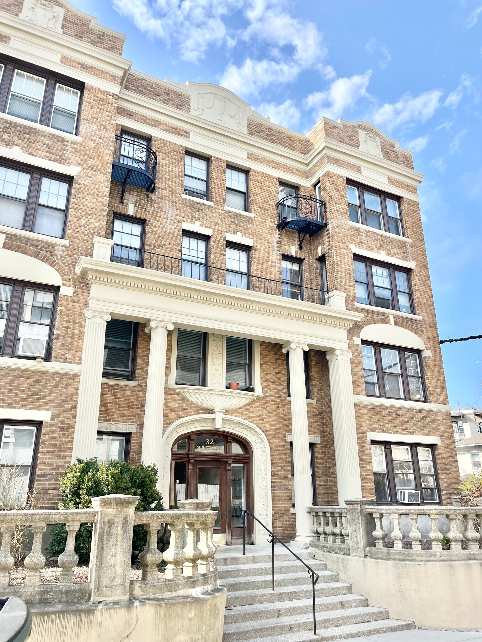 Building Photo - 32 Sidlaw Rd