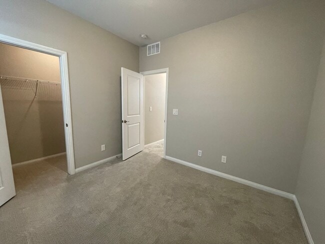 Building Photo - Gorgeous 2 Story Home in Gated Community!