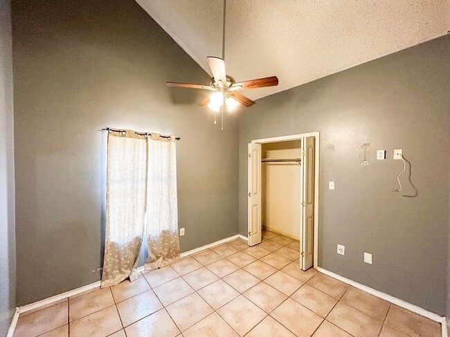 Building Photo - 402 Prescott Loop