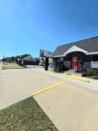 Building Photo - 616 Shaver St