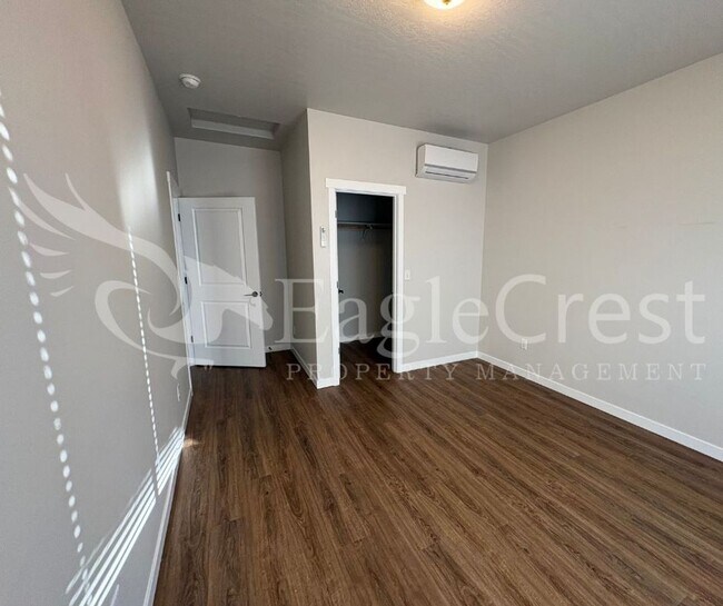 Building Photo - Herbert PL