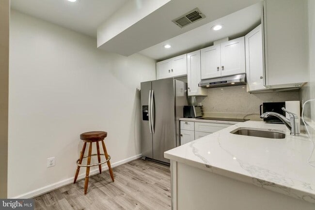 Building Photo - 12400 Bennett Rd