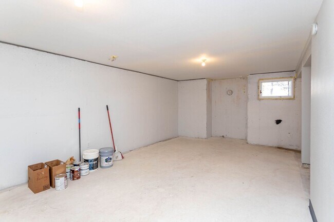 Building Photo - Spacious Country Retreat on 5.5 Acres | Barn, Deck & Pikes Peak View!!