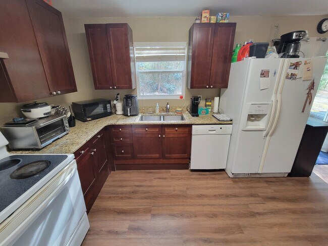 Building Photo - 1227 Continental Ct