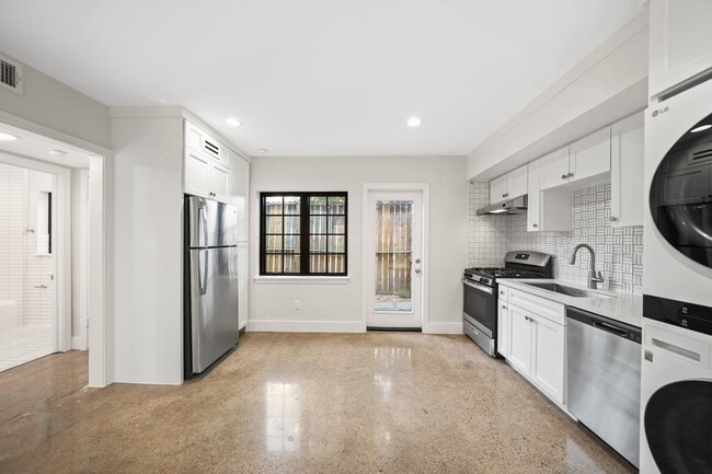 Building Photo - 520 Lovett Blvd