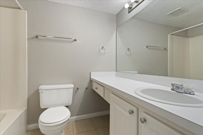 Building Photo - 115 Oyster Bay Cir