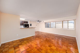 Building Photo - Silver Spring House