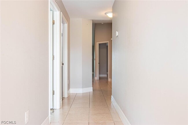 Building Photo - 723 SW 40th Terrace