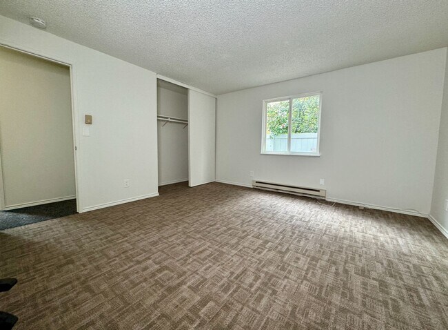 Building Photo - Charming Three Bedroom Near S. Waterfront & Macadam Ave~ Updates Throughout~ W/D Included ~ Detac...