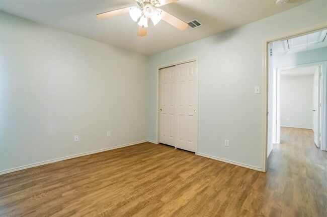 Building Photo - 504 Fort Thomas Pl