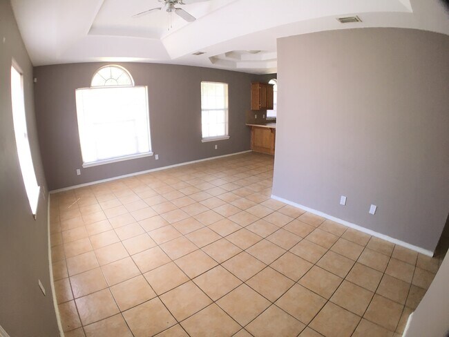 Building Photo - 820 N Cross Ln
