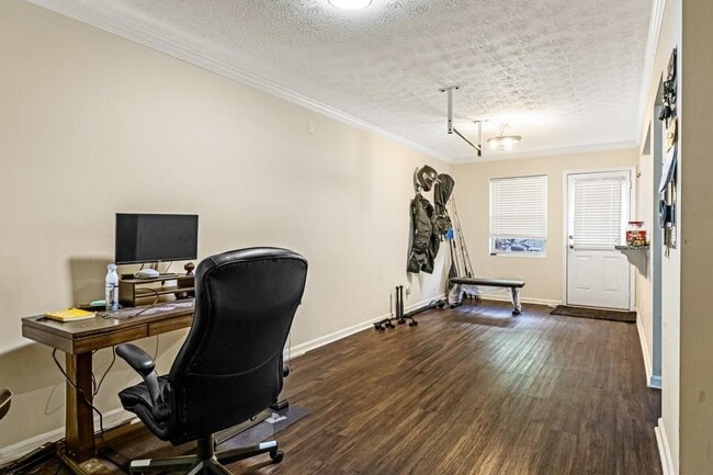 Building Photo - 105 N River Dr