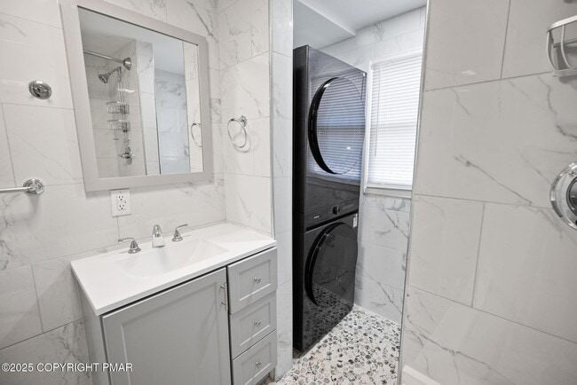 Building Photo - 202 Palomino Pl