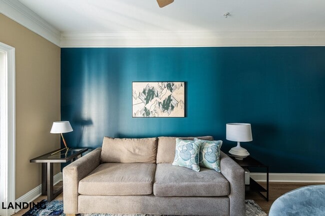 Building Photo - 925 Canterbury Rd NE