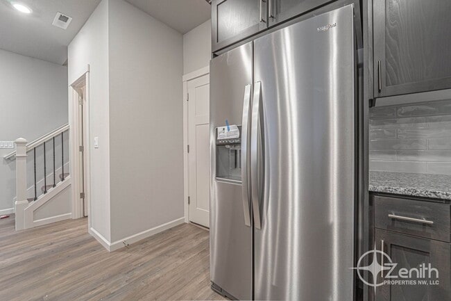 Building Photo - 4261 S Cloverhill Wy