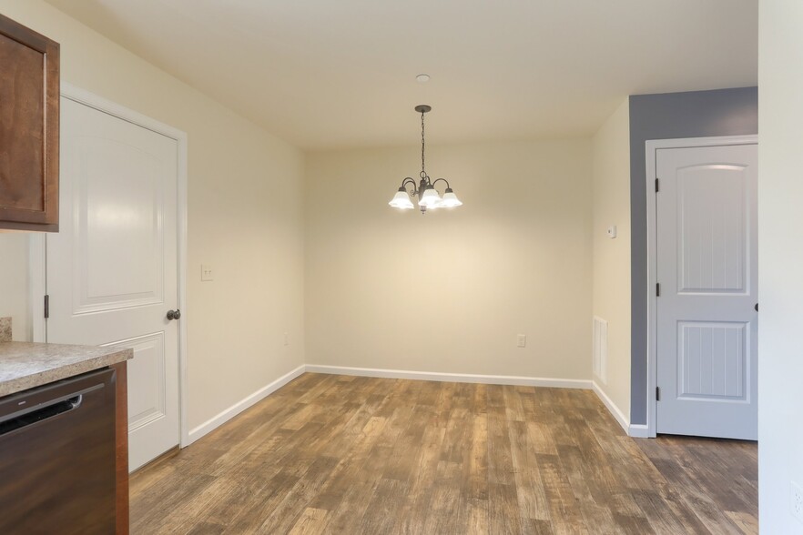 Building Photo - 531 Byler Cir