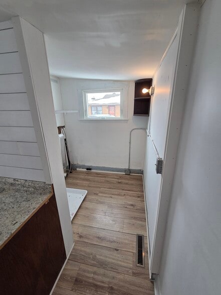 Utility area washer/dryer hookup - 418 W Lima St