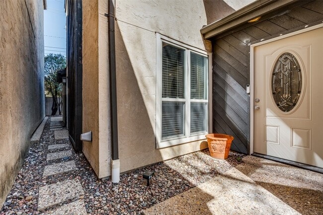 Building Photo - 9602 Baseline Dr