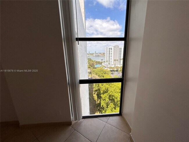 Building Photo - 17021 N Bay Rd