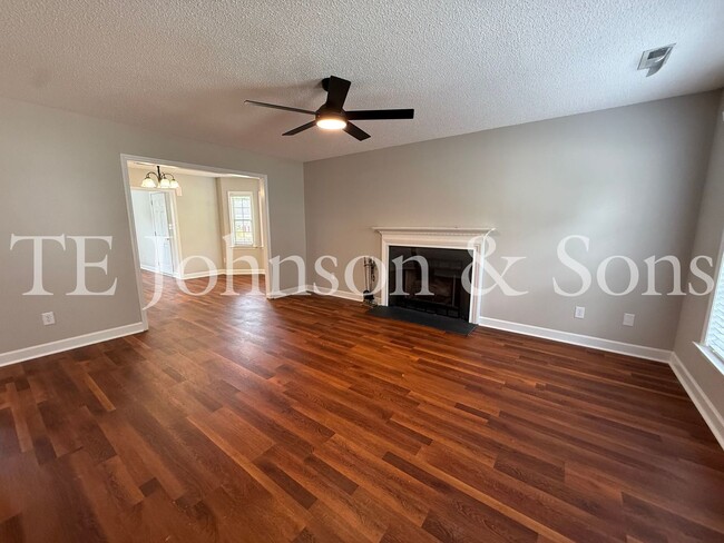 Building Photo - Spacious 3 Bedroom Home with Primary Suite on Main Level in Camden Forest