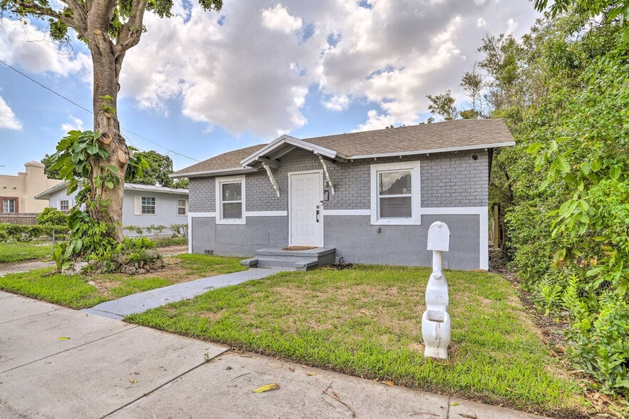 Building Photo - 1920 NW 47th St