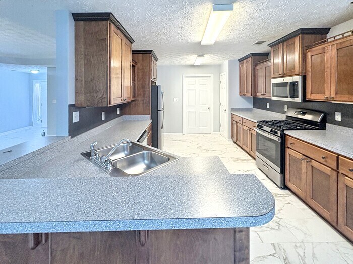 Building Photo - 2045 Parador Bend