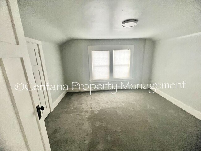 Building Photo - 1320 W Gold St