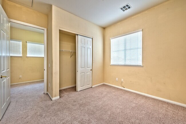 Building Photo - 220 Lorryn Ln