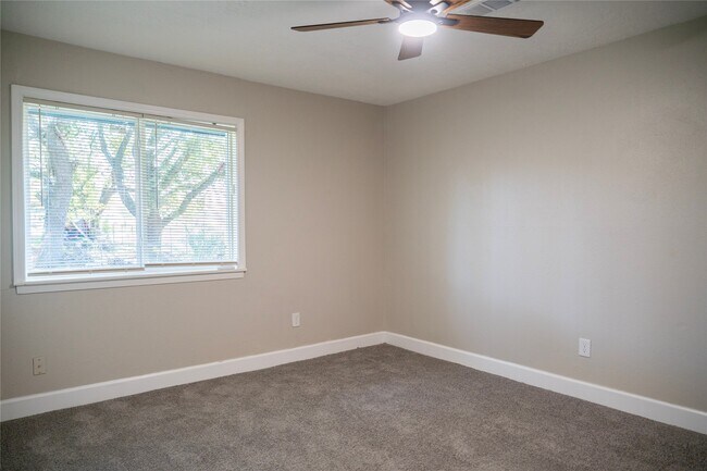 Building Photo - 5502 Elm Tree Dr