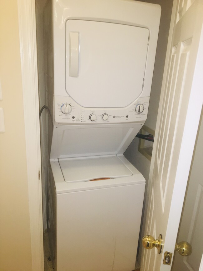 Washer and dryer - 14317 Climbing Rose Way