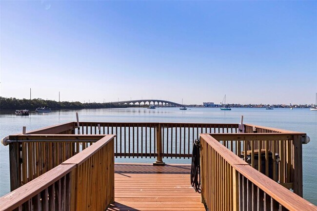 Building Photo - 6365 Bahia Del Mar Blvd S