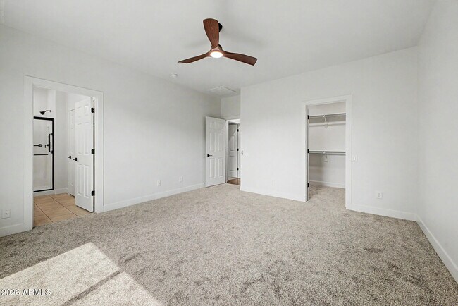Building Photo - 3113 E Chisum Ln